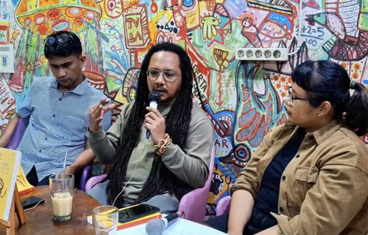 Diskusi Buku “Bercermin pada yang Sudah: Kumpulan Esai Budaya dan Seni” di Atelir Ceremai